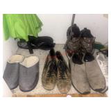Mens Sz 12 Shoe Lot             (Living Room