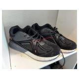 SZ 12 Mens Ficville Tennis shoes look new