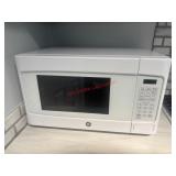 GE Microwave          (Kitchen)