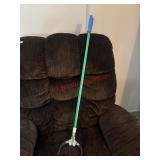 Metal Reach Grabber               (living Room)