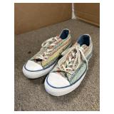 VINTAGE CONVERSE ALL STARS SIZE 6