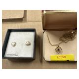 GOLD TONED NECKLACE & EARRINGS