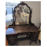 VINTAGE DRESSER W/MIRROR