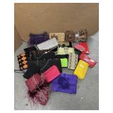 VINTAGE PURSES & HAND BAGS