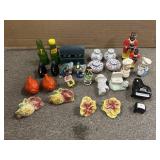 VINTAGE SALT/PEPPER SHAKERS