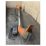 HUSQVARNA BATTERY OPERATED WEED TRIMMER W/BAT/CH