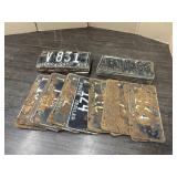 LARGE LOT OF VINTAGE LICENSE PLATES