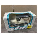 1923 DIE CAST BANK TRUCK 1:25 SCALE