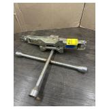 SCISSOR JACK & LUG WRENCH