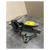SMALL BENCH VISE
