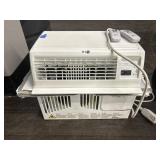 LG WINDOWN AC UNIT-5000BTU W/REMOTE