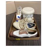 2 PAIR SIZE 8 WOMENS GOLF SHOES & GOLF BALLS