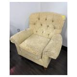 LOUNGE CHAIR