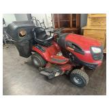CRAFTSMAN YT 3000 RIDING MOWER W/ BAGGER