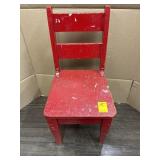 SMALL WOODEN CHILDS CHAIR