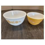 2 VINTAGE PYREX BOWLS