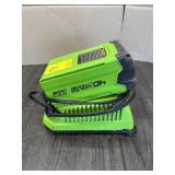 GREEN WORKS 40V BATTERY W/CHARGER