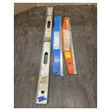 LEVEL & DRYWALL SCRAPER