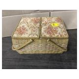 SEWING BOX W/YARN