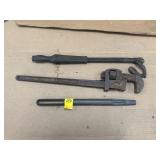 PIPE WRENCH, PULLER & PRY BAR