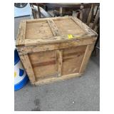 WOODEN CRATE W/TIE DOWN STRAPS & BUNGEE CORDS