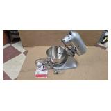 KITCHENAID MIXER W/ACCESSORIES