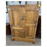 ANTIQUE WOODEN ICE BOX