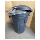 2 TRASHCANS WITH LIDS