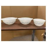 VINTAGE PYREX COLONIAL MIST PATTERN BOWLS