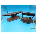 (2 antiques) 8" Anvil + 5" Iron Metal Primitives