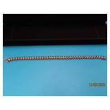 10kt Gold Stunning 7" Tennis Bracelet stones 10.7g