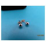 14kt White Gold small Round 4mm Earrings 0.15g