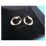 Yellow 10kt Gold 1" HoopType Earrings 1.4g