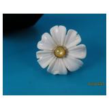 W KELLY Sterling White Daisy 1.25" Ring 8g
