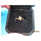 10kt Gold small diamond cluster sz5.5 Ring 0.9g