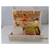 unused 1980 Tupperware KIDS Cake Party Set boxed