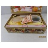 unused 1979 Tupperware KIDS Mini Kitchen MixIt Set