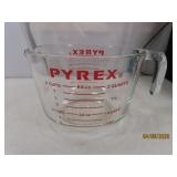 PYREX large glass 8cup Measuring Bowl EXC