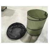 2 collapsible lawn bags