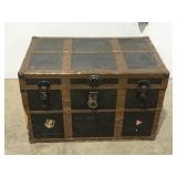 Vintage trunk 32" x 20" x 20"