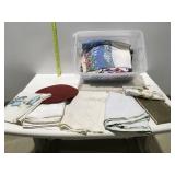 Tablecloths, napkins & placemats in tote