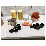 Plastic kitchen items, Tupperware, Rubbermaid