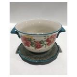 Pioneer woman, glass strainer