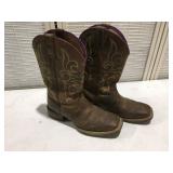 Ariat ladies, cowboy boots 7 1/2B