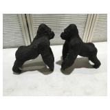2 gorilla toys