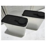 2 Tupperware containers