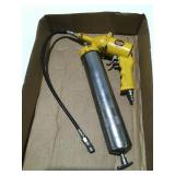Pneumatic grease gun