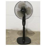 Amazon basics pedestal osculating fan works