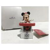Hallmark Minnie mouse playing  piano