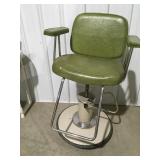 Hydraulic salon chair